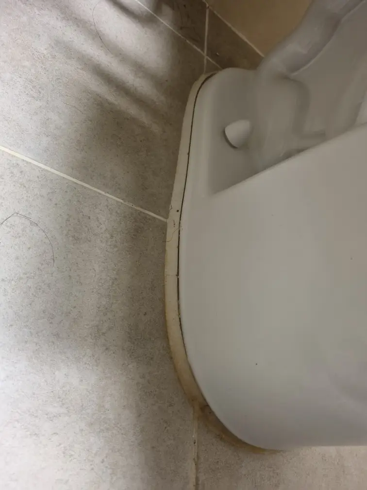 변기 흔들거림, 백시멘트 작업으로 확실하게 해결하세요! - 막힘해결119